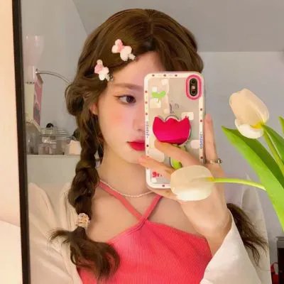 艾米莉亚·佩雷斯高清封面